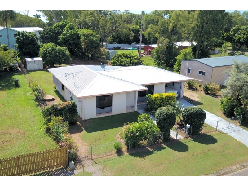 4 Fanning Court, Balgal Beach QLD 4816