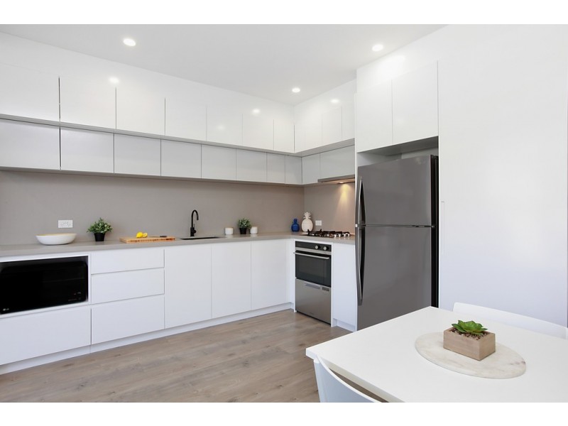 2/18 New Orleans Crescent, Maroubra NSW 2035