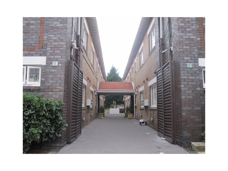 8/16B Llandaff Street, Bondi Junction NSW 2022