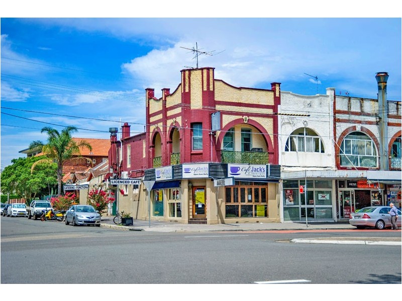 126 Anzac Pde, Kensington NSW 2033