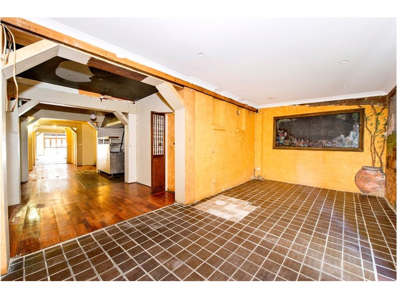 126 Anzac Pde, Kensington NSW 2033