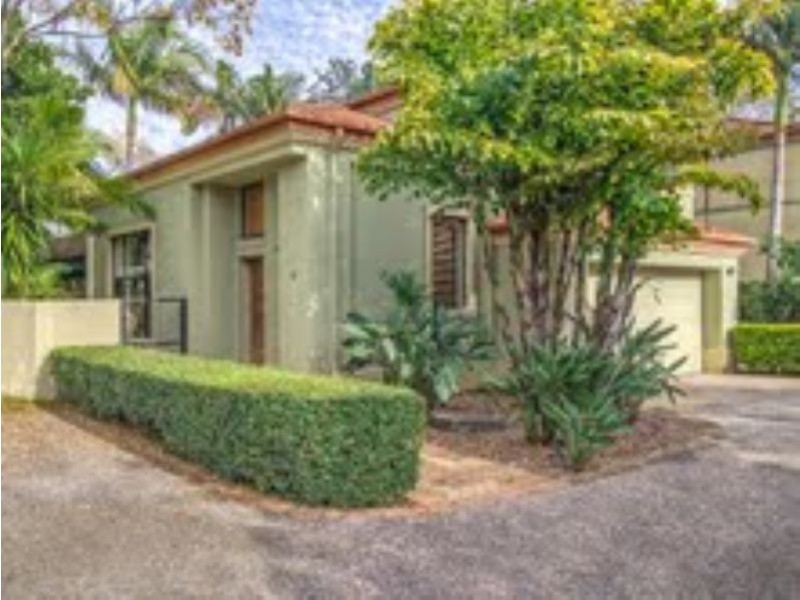 8/65 Benowa Road, Southport QLD 4215