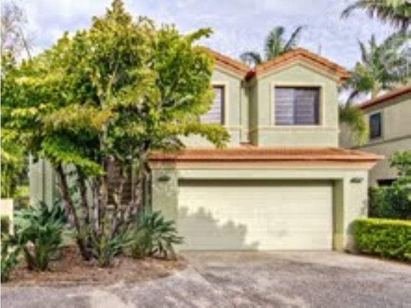 8/65 Benowa Road, Southport QLD 4215