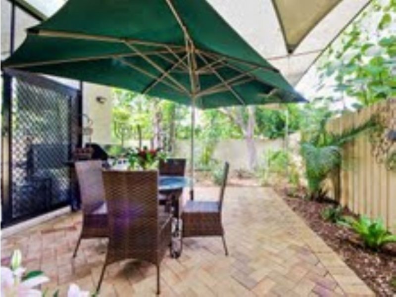 8/65 Benowa Road, Southport QLD 4215