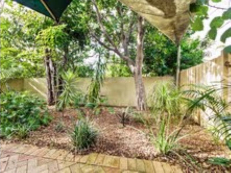 8/65 Benowa Road, Southport QLD 4215