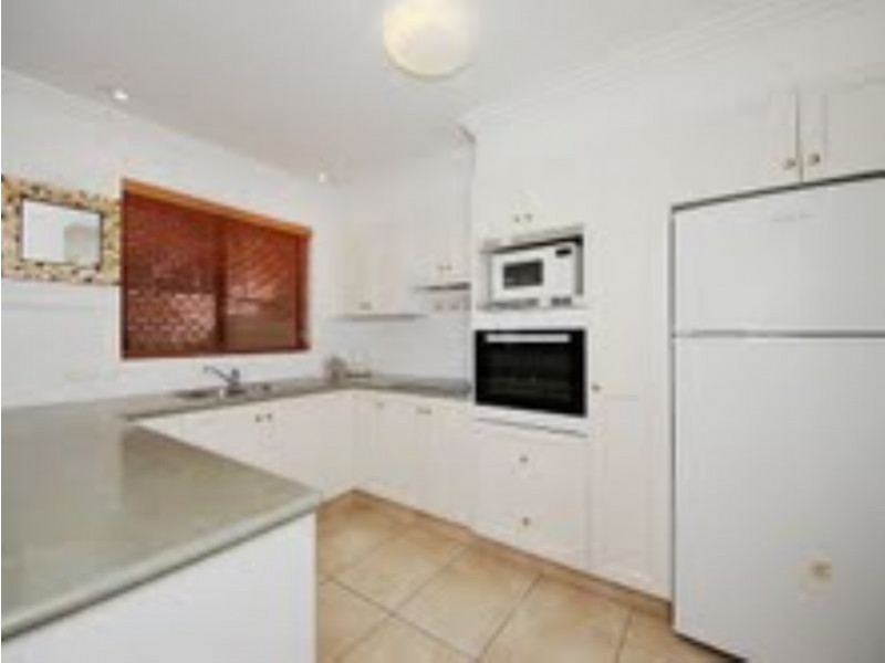 8/65 Benowa Road, Southport QLD 4215