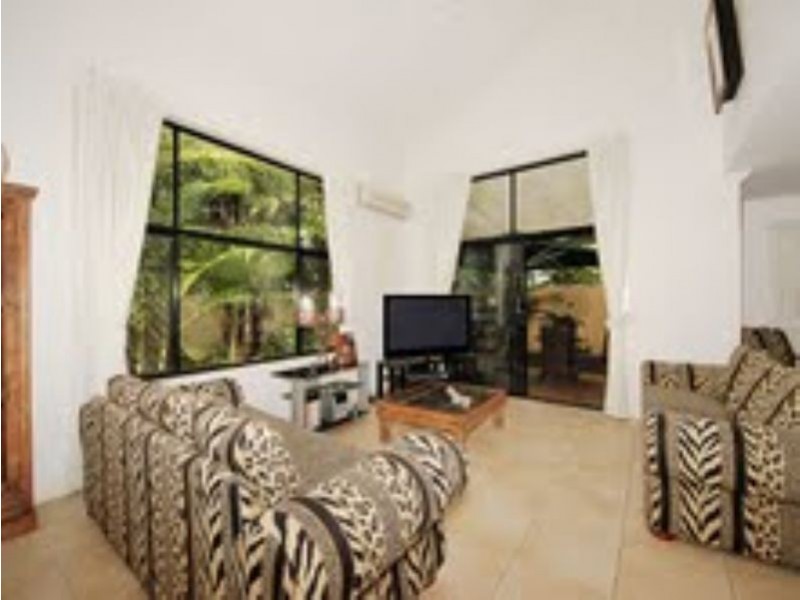 8/65 Benowa Road, Southport QLD 4215