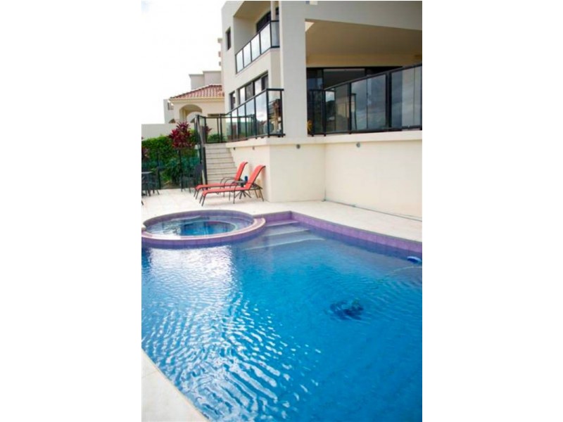 Clear Island Waters QLD 4226