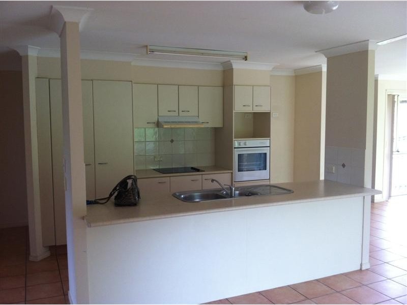 11 Mussau Street, Pacific Pines QLD 4211