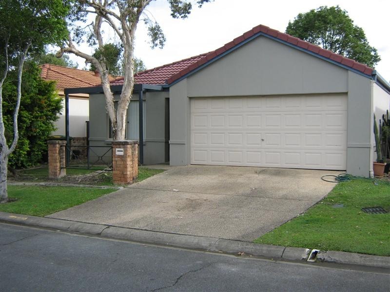 8 Fairbank, Merrimac QLD 4226