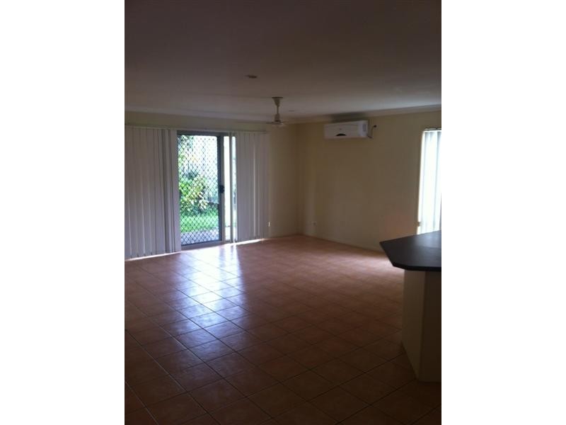 4 Madasin Close, Arundel QLD 4214