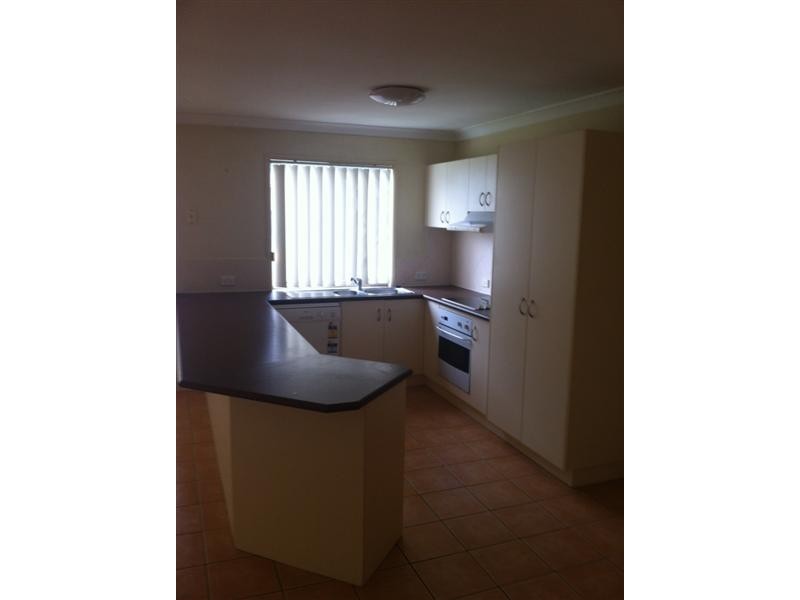 4 Madasin Close, Arundel QLD 4214