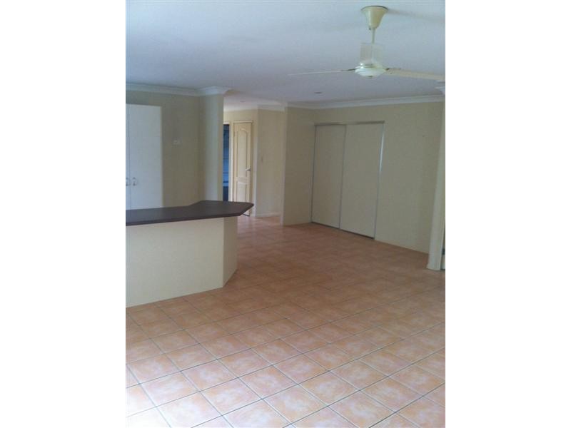 4 Madasin Close, Arundel QLD 4214