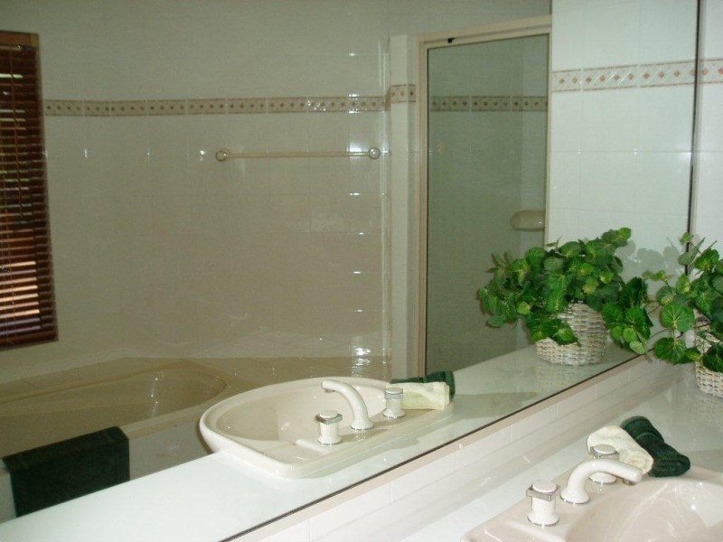 Lorikeet Lane 12 Oak Street, Nerang QLD 4211