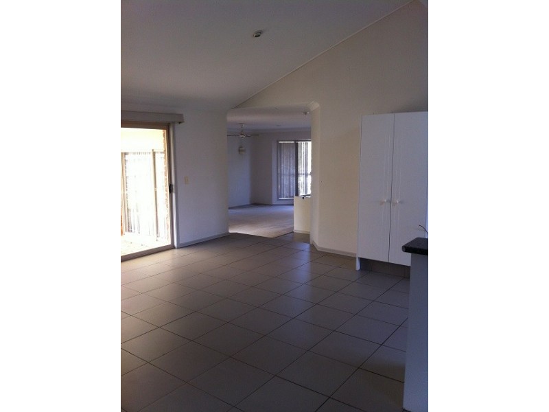 16 Rosedale Place, Helensvale QLD 4212