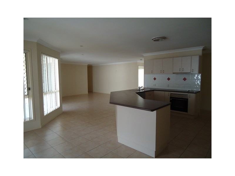 1 Tralee Court, Carrara QLD 4211