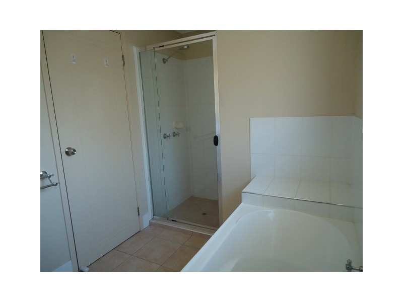 1 Tralee Court, Carrara QLD 4211