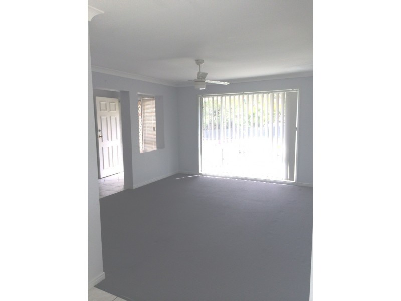 4 NAPIDO LANE, Pacific Pines QLD 4211