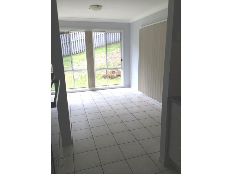 4 NAPIDO LANE, Pacific Pines QLD 4211
