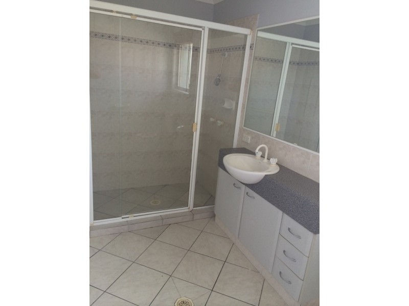 4 NAPIDO LANE, Pacific Pines QLD 4211