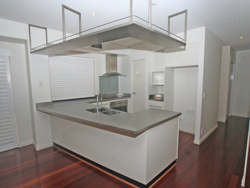 2/3 Mountbatten Avenue, Main Beach QLD 4217