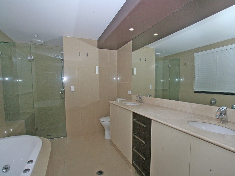 2/3 Mountbatten Avenue, Main Beach QLD 4217