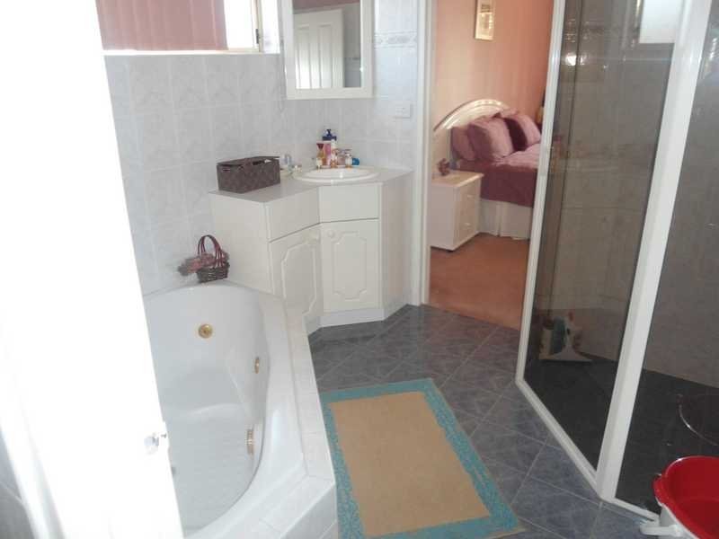 60 Greenacre Rd, Greenacre NSW 2190