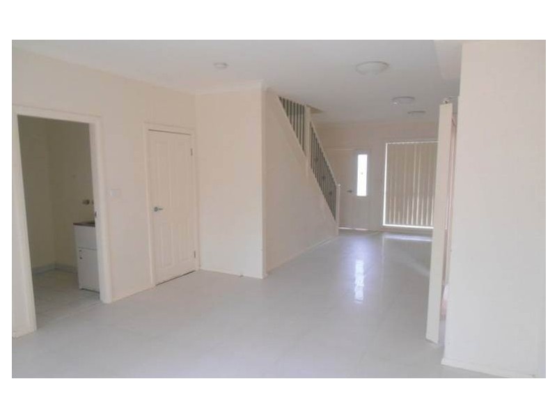 2/2 Myee Road, Macquarie Fields NSW 2564