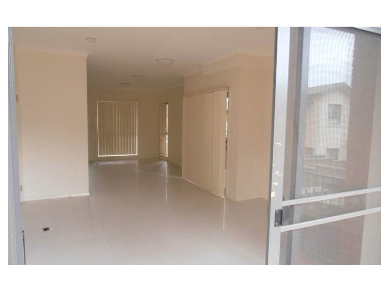 2/2 Myee Road, Macquarie Fields NSW 2564