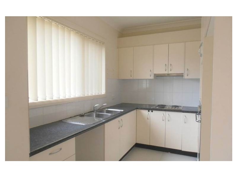 2/2 Myee Road, Macquarie Fields NSW 2564