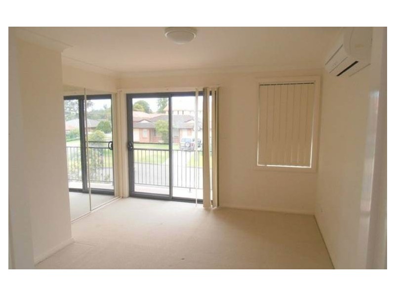 2/2 Myee Road, Macquarie Fields NSW 2564