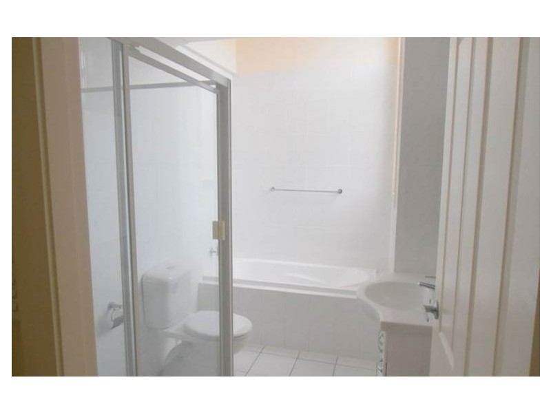 2/2 Myee Road, Macquarie Fields NSW 2564