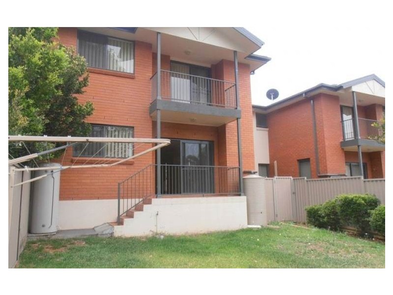 2/2 Myee Road, Macquarie Fields NSW 2564