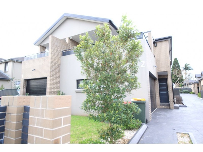 2/49-51 Old Kent Rd, Greenacre NSW 2190