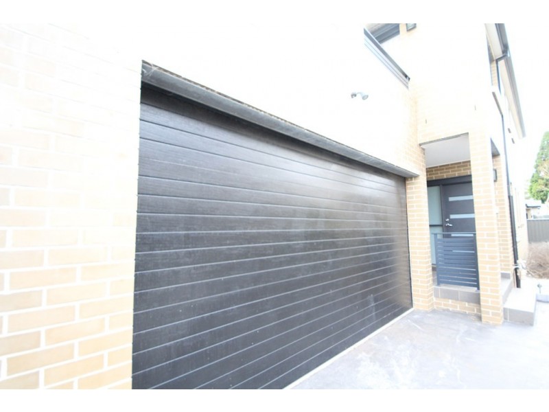 2/49-51 Old Kent Rd, Greenacre NSW 2190