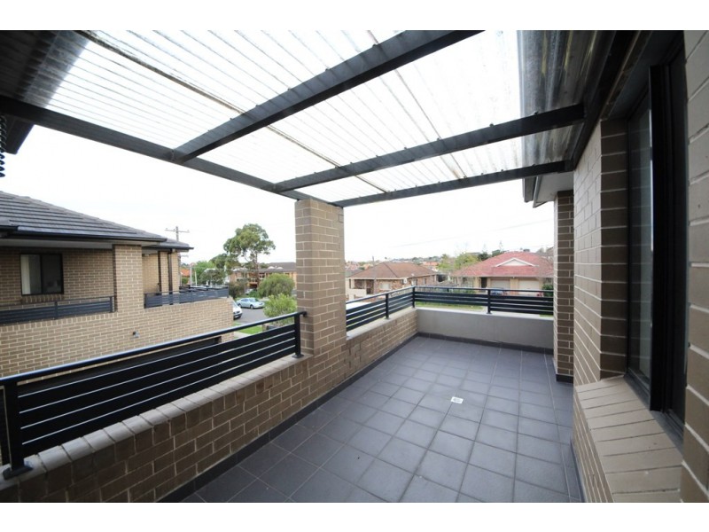 2/49-51 Old Kent Rd, Greenacre NSW 2190