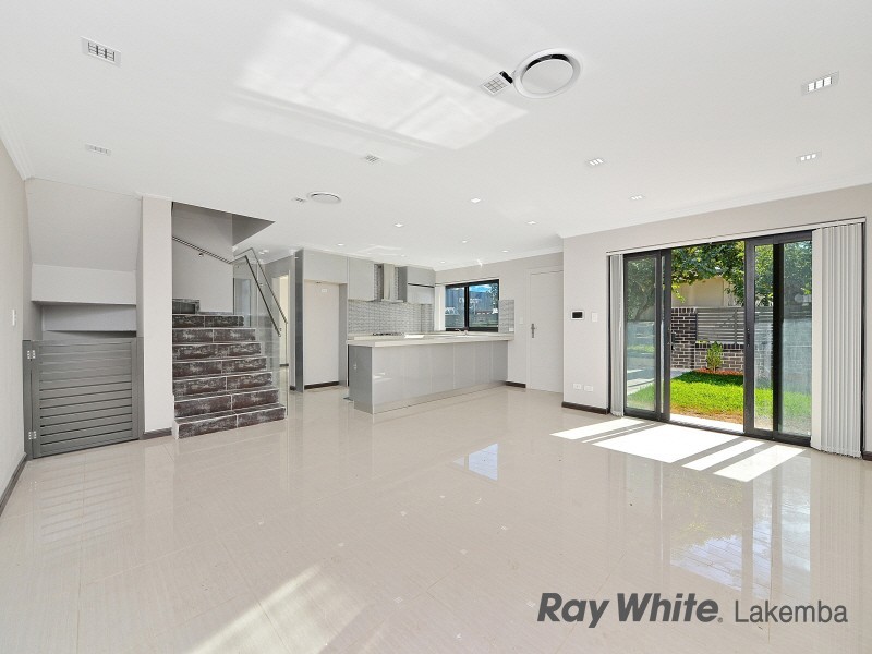 2/329 Roberts Road, Greenacre NSW 2190
