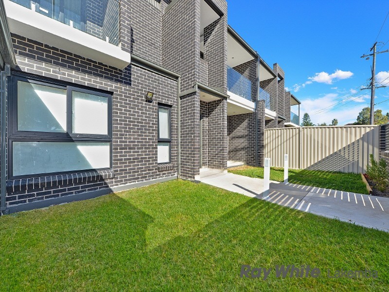 2/329 Roberts Road, Greenacre NSW 2190