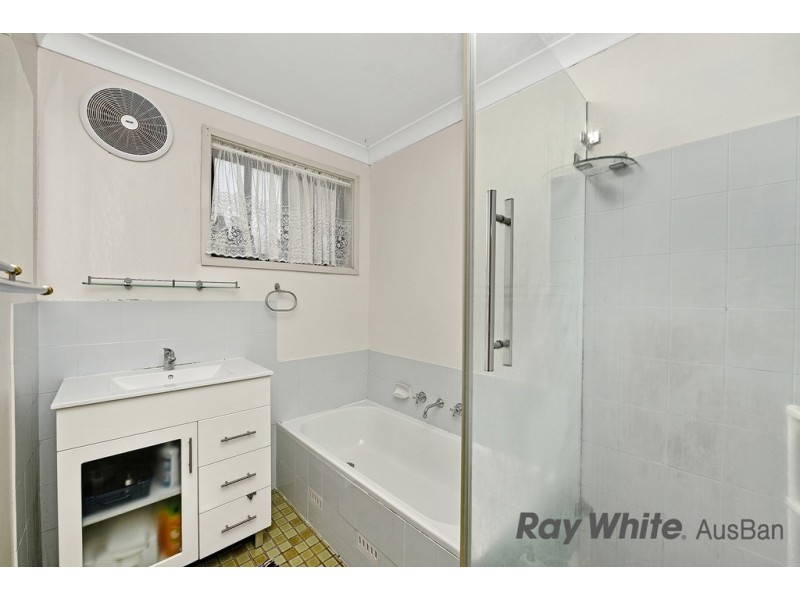 17 Campbell Close, Minto NSW 2566