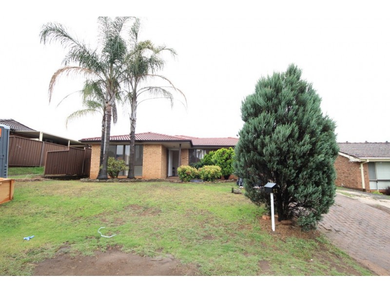 12 Juliet Cl, Rosemeadow NSW 2560