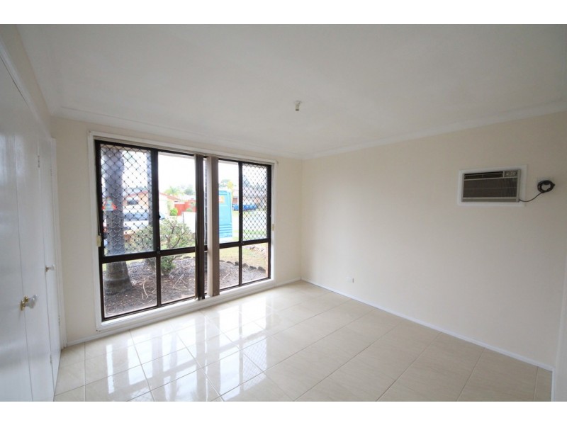 12 Juliet Cl, Rosemeadow NSW 2560