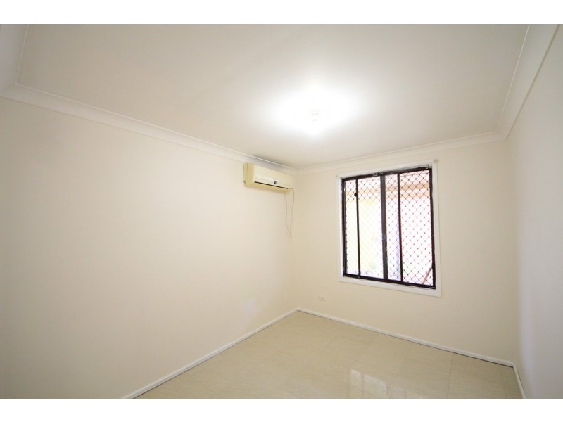 12 Juliet Cl, Rosemeadow NSW 2560