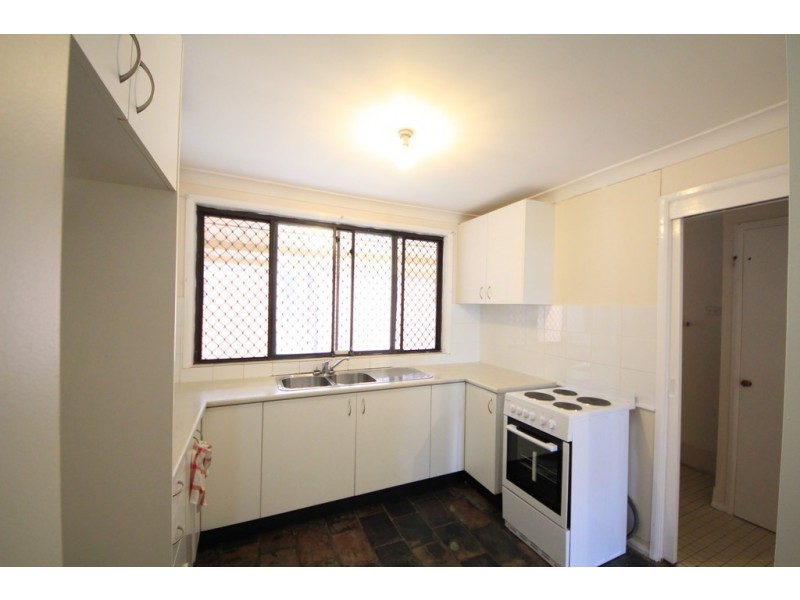 12 Juliet Cl, Rosemeadow NSW 2560