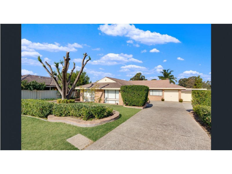 4 MUIR PL, St Andrews NSW 2566