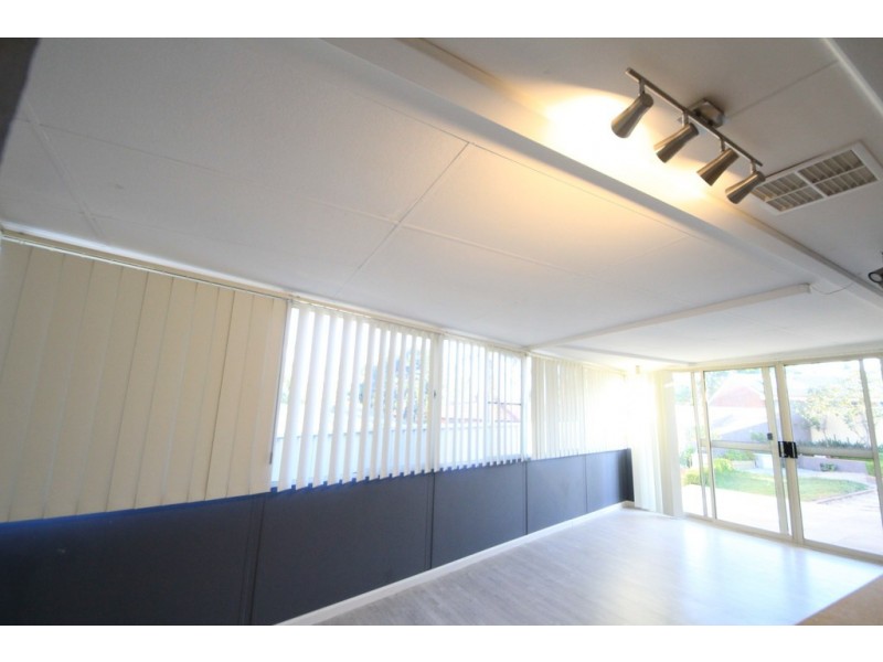 4 MUIR PL, St Andrews NSW 2566