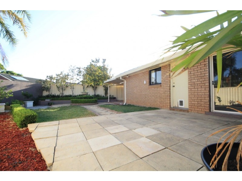 4 MUIR PL, St Andrews NSW 2566