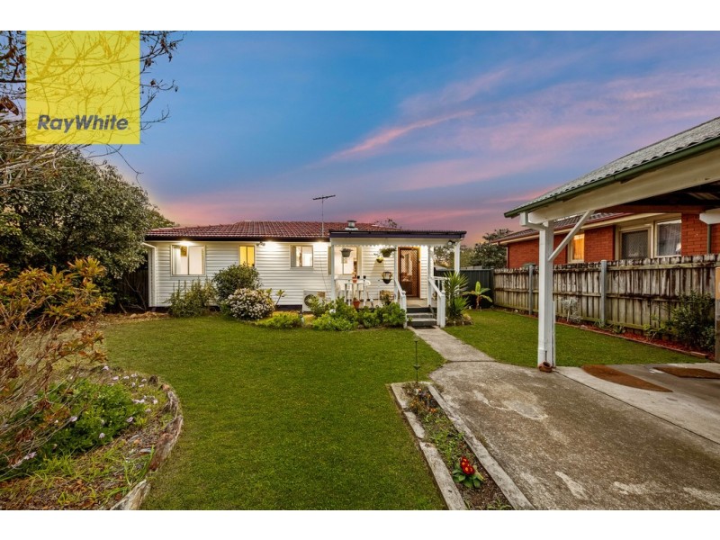 26 Tea Tree Cres, Macquarie Fields NSW 2564