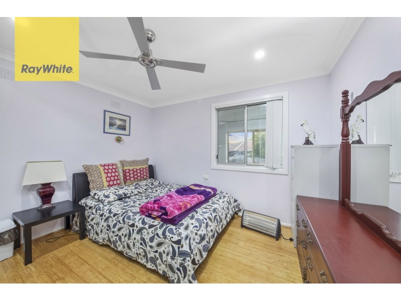 26 Tea Tree Cres, Macquarie Fields NSW 2564