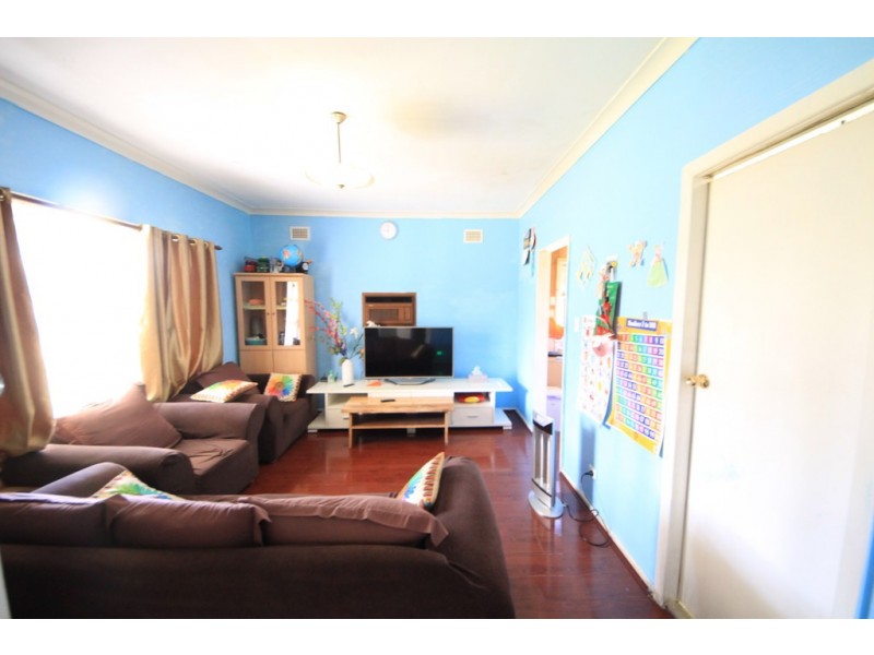 33 Sparkle AV., Blacktown NSW 2148