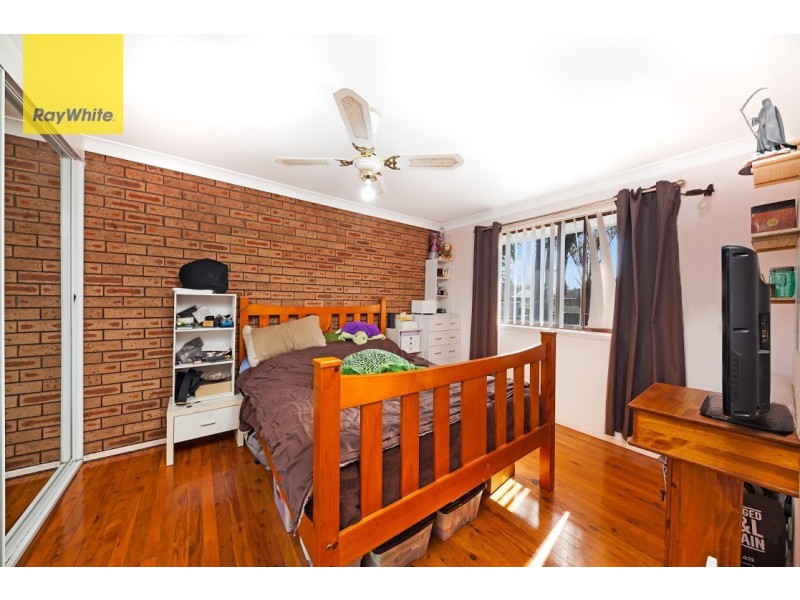 4 Cosmos Place, Macquarie Fields NSW 2564